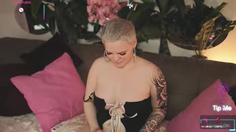 likaaberry online show from 10/18/25, 05:43