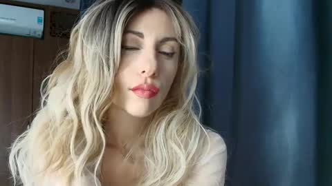 Snapshot of like_firebird chatting on 02/10/25, 03:03 Mia Onlyfans link - online show from 02/10/25, 03:03