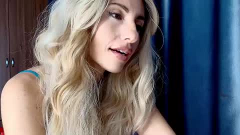 Snapshot of like_firebird chatting on 09/10/25, 06:35 Mia Onlyfans link - online show from 09/10/25, 06:35