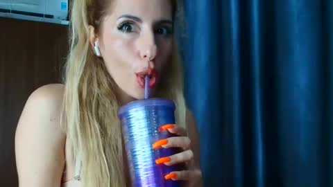 Snapshot of like_firebird chatting on 11/17/25, 08:53 Mia Onlyfans link - online show from 11/17/25, 08:53