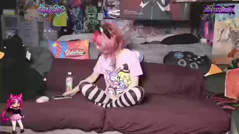 Snapshot of likemyashe chatting on 09/24/25, 05:22 LikeMyAshe online show from 09/24/25, 05:22