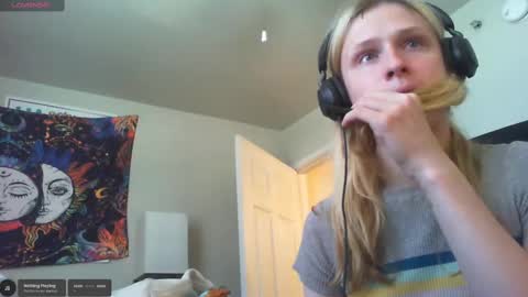 Snapshot of lil_gem chatting on 09/16/25, 05:58 lil gemmie online show from 09/16/25, 05:58