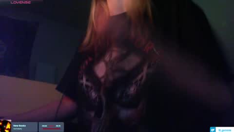 Snapshot of lil_gem chatting on 09/20/25, 01:06 lil gemmie online show from 09/20/25, 01:06
