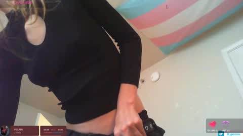 Snapshot of lil_gem chatting on 09/22/25, 08:22 lil gemmie online show from 09/22/25, 08:22
