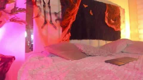 Snapshot of lil_hanna18 chatting on 11/02/25, 10:39 Hanna online show from 11/02/25, 10:39