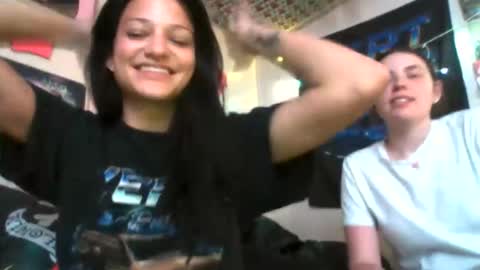 Snapshot of lil_luluvert chatting on 06/09/26, 04:24 lil_luluvert online show from 06/09/26, 04:24