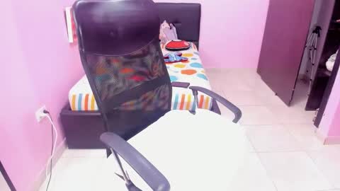 Snapshot of lil_mommy_slut chatting on 11/18/25, 11:58 lil_mommy_slut online show from 11/18/25, 11:58