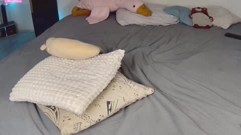 Snapshot of lil_nessa chatting on 02/24/25, 09:00 Nessa Greyrat if u like me tip 25 tk and put online show from 02/24/25, 09:00