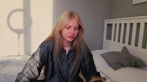 Emma online show from 10/15/25, 10:04