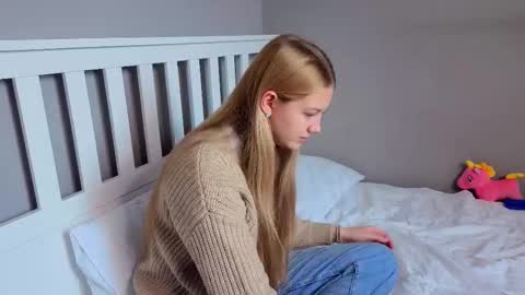 Emma online show from 03/21/26, 01:54