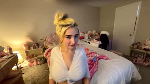 Snapshot of lil_uzi_sqquirt chatting on 02/05/26, 01:10 Pink mink online show from 02/05/26, 01:10