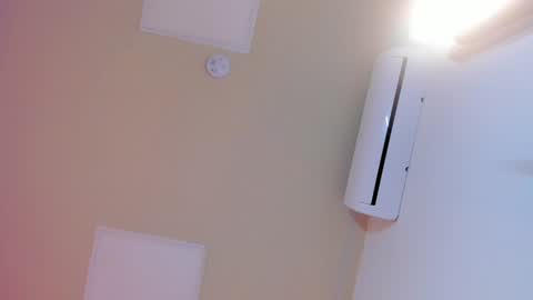 L I L A   online show from 12/31/24, 03:34