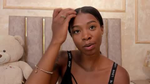 lila bailey  online show from 11/12/25, 08:30