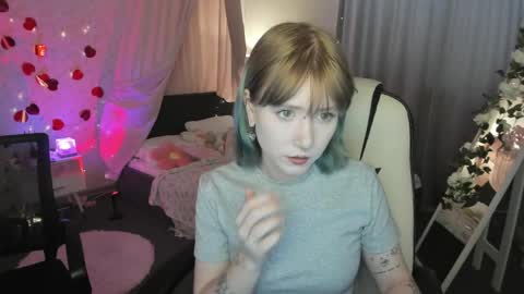 Snapshot of lilac_muse chatting on 05/29/26, 03:59 Lili online show from 05/29/26, 03:59