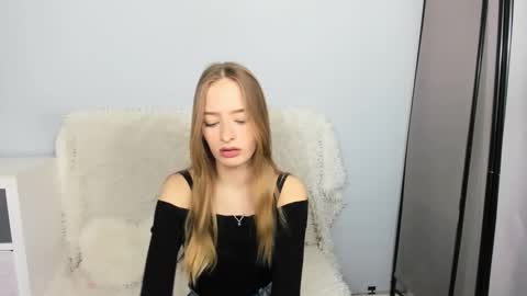 LiliaDesire online show from 11/17/25, 05:08