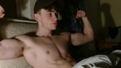 Snapshot of lilbearxxxx chatting on 02/16/25, 09:48 lilbearxxxx online show from 02/16/25, 09:48