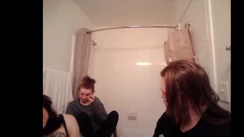 lilbratty_clouds_ogpuffdragon online show from 02/04/26, 11:27