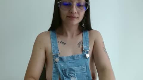 Snapshot of lilcoralinne_0 chatting on 04/17/26, 03:37 Valeri Villalobos IG villa lobosvaleri online show from 04/17/26, 03:37