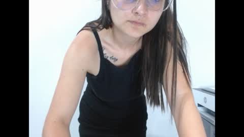 Snapshot of lilcoralinne_0 chatting on 05/29/26, 01:14 Valeri Villalobos IG villa lobosvaleri online show from 05/29/26, 01:14