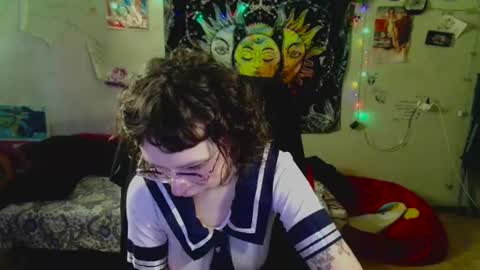 Snapshot of lileyfoxxx chatting on 07/15/26, 12:32 Lil online show from 07/15/26, 12:32