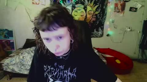 Snapshot of lileyfoxxx chatting on 07/19/26, 11:36 Lil online show from 07/19/26, 11:36