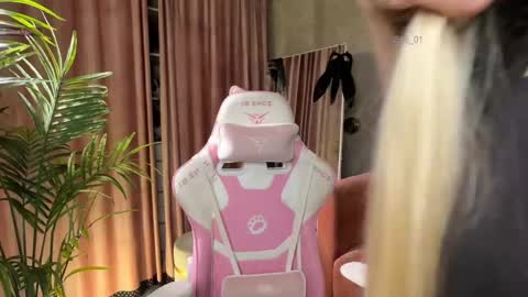 Lili online show from 04/08/26, 10:59