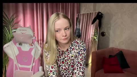 Lili online show from 04/25/26, 01:52