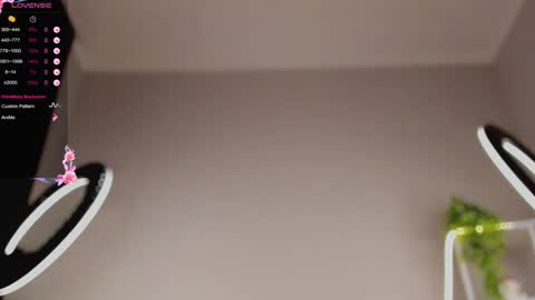 lili__roze_ online show from 01/31/25, 12:39