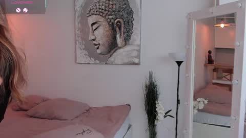 Lilith Nickol online show from 10/15/25, 07:08