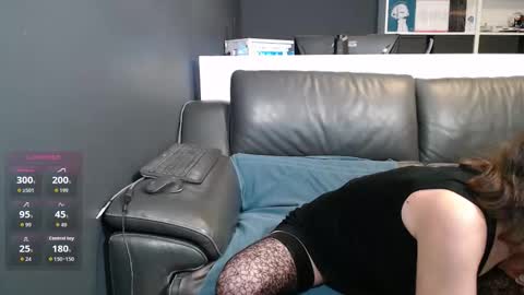 Snapshot of lili_bertine chatting on 11/21/25, 05:00 Lili Bertine online show from 11/21/25, 05:00