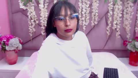 Snapshot of lili_candies chatting on 09/24/25, 01:14 LILI CANDIES online show from 09/24/25, 01:14