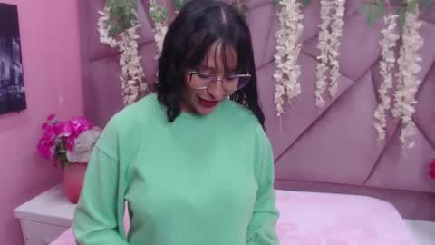 Snapshot of lili_candies chatting on 09/30/25, 01:27 LILI CANDIES online show from 09/30/25, 01:27