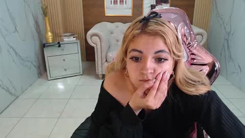 Lili online show from 02/19/25, 09:39