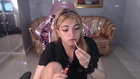 Lili online show from 02/25/25, 08:19