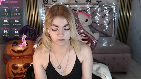 Lili online show from 10/07/25, 04:20