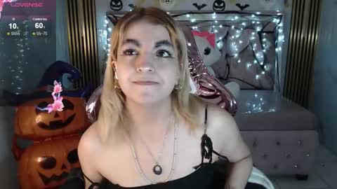 Lili online show from 10/08/25, 04:43