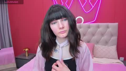 Snapshot of lili_flowerr chatting on 02/20/25, 09:00 Lilli follow me kiss online show from 02/20/25, 09:00