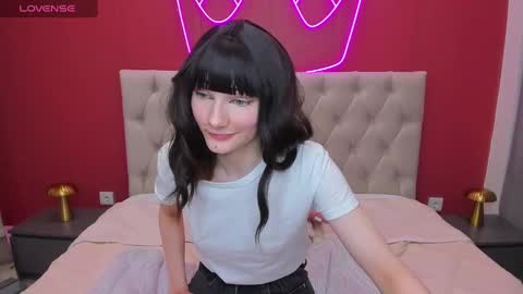 Snapshot of lili_flowerr chatting on 02/28/25, 12:20 Lilli follow me kiss online show from 02/28/25, 12:20