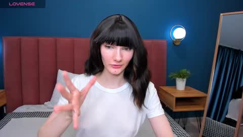 Snapshot of lili_flowerr chatting on 03/11/25, 02:32 Lilli follow me kiss online show from 03/11/25, 02:32
