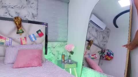 Snapshot of lili_jhonson chatting on 06/21/26, 11:57 Lily online show from 06/21/26, 11:57
