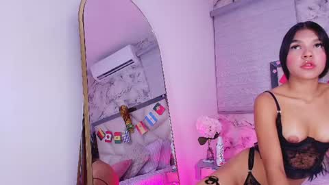 Snapshot of lili_jhonson chatting on 06/26/26, 01:15 Lily online show from 06/26/26, 01:15