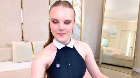 Snapshot of lili_lohan chatting on 05/05/26, 10:01 lili_lohan online show from 05/05/26, 10:01