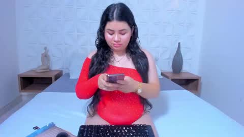 Snapshot of lili_mccormick chatting on 02/15/25, 04:47 SALOME online show from 02/15/25, 04:47