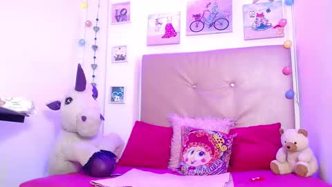 lili_roussi online show from 03/12/25, 09:12