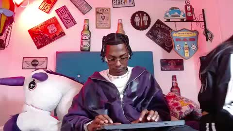 lili_roussi online show from 12/04/25, 01:48