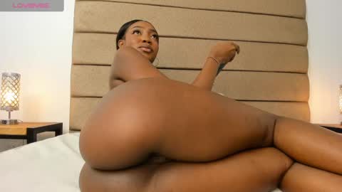 Snapshot of lilian_starfire chatting on 03/12/25, 01:36 LILIAN online show from 03/12/25, 01:36