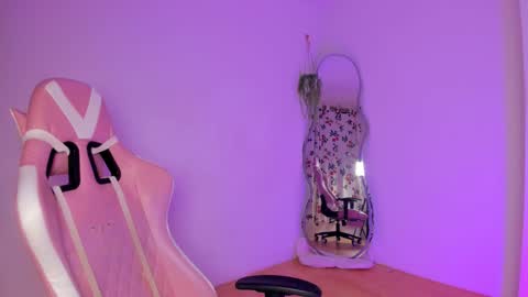 holis soy lily chang no olvides el pulgar arriba es muy importante para mi 3 independent model online show from 01/18/25, 03:09