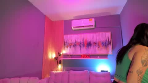 holis soy lily chang no olvides el pulgar arriba es muy importante para mi 3 independent model online show from 03/18/26, 07:50