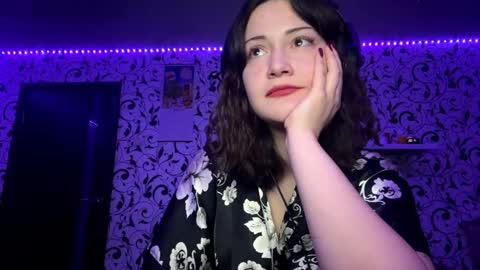 Lili online show from 11/11/25, 05:13