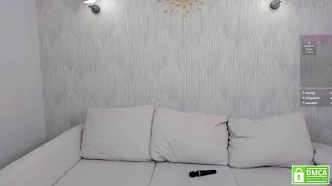 Hi I am Luna online show from 09/20/25, 01:17